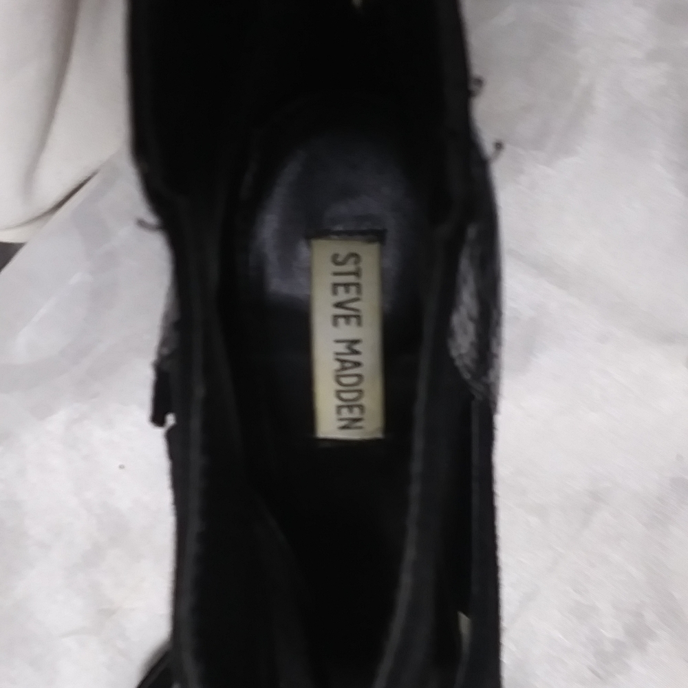 Heels - Picture 2 of 3
